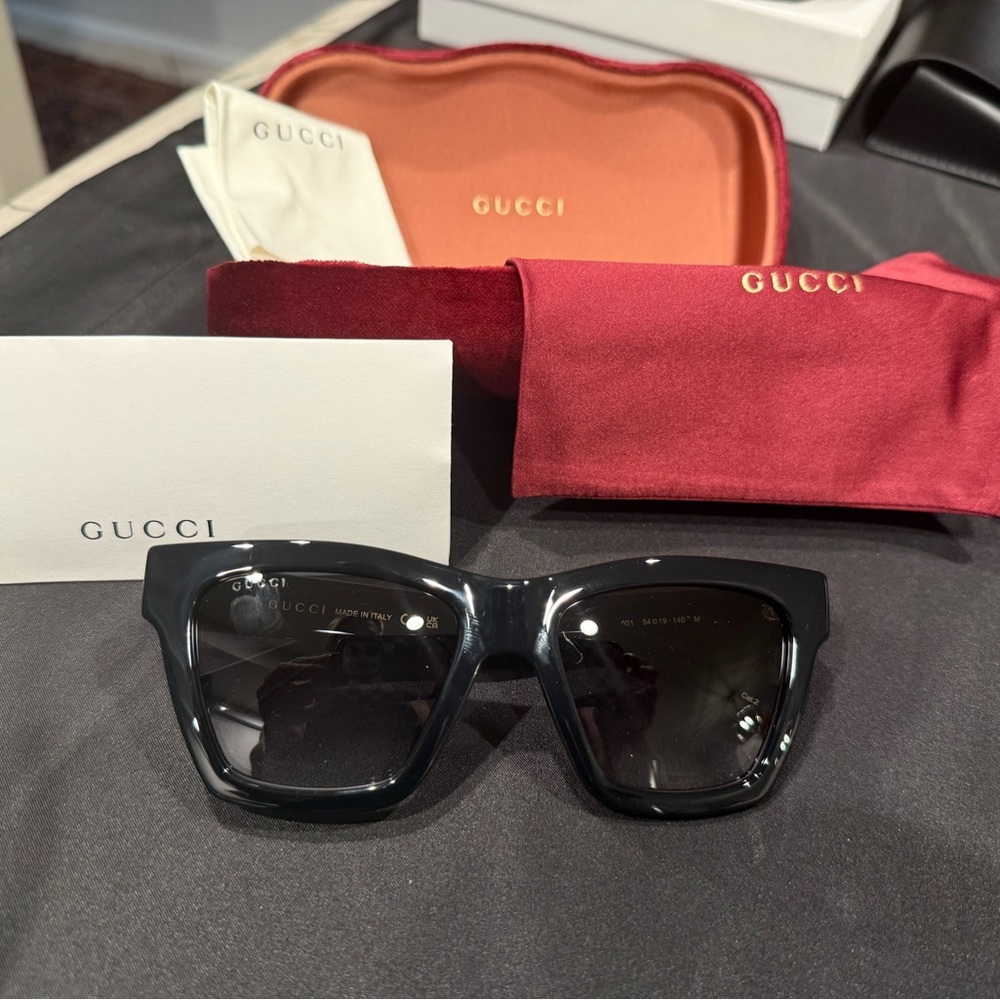 Gucci GG1714S cat-eye sunglasses with a black frame and solid grey lenses - Picture 2 of 15